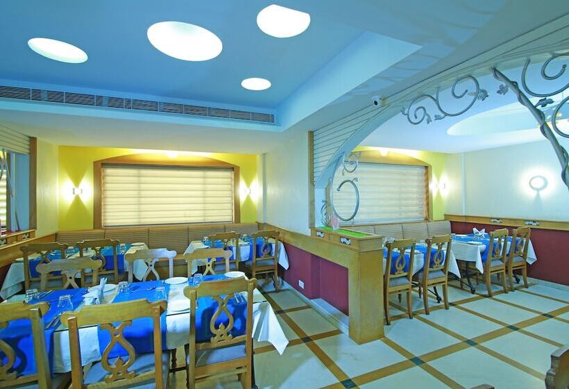 בית מלון כפרי Royal Omars