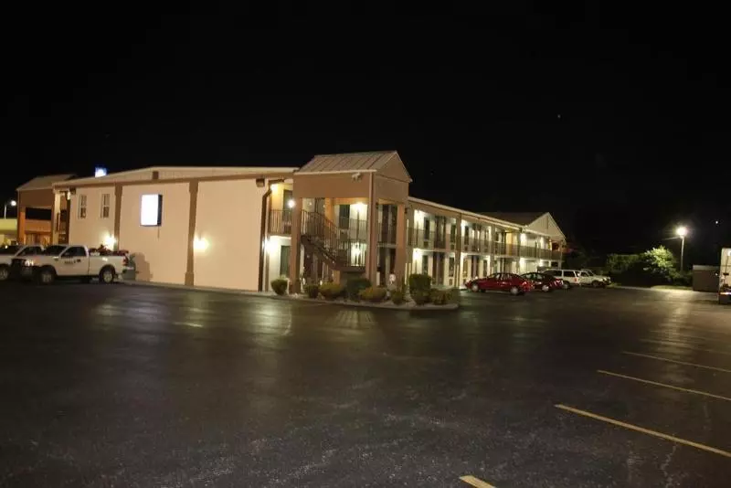 فندق Americas Best Value Inn Shelbyville