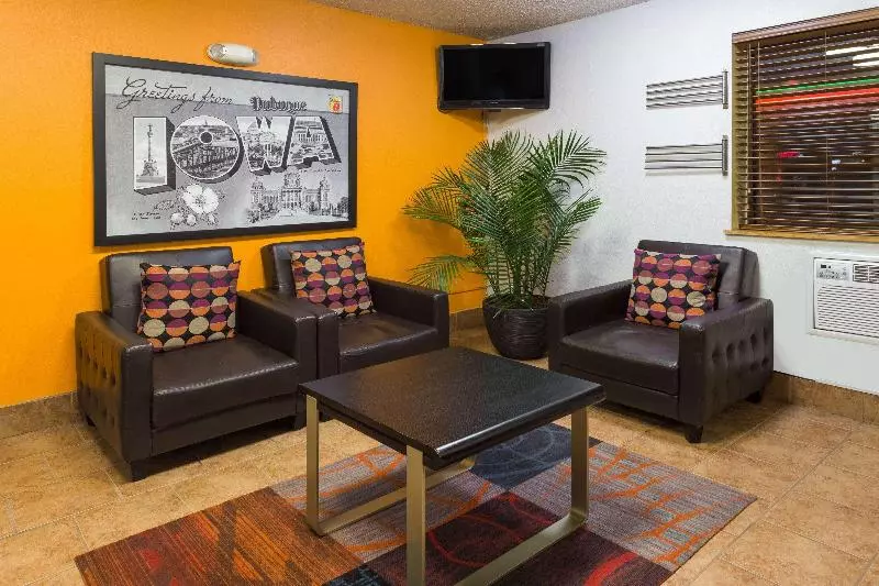 Отель Super 8 By Wyndham Dubuque