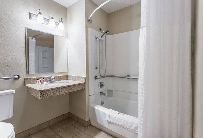 هتل Super 8 By Wyndham Dubuque