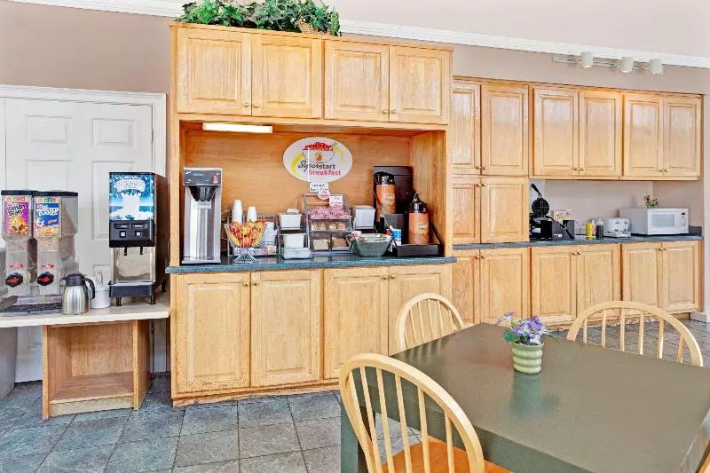 בית מלון כפרי Super 8 By Wyndham Marietta/west/atl Area