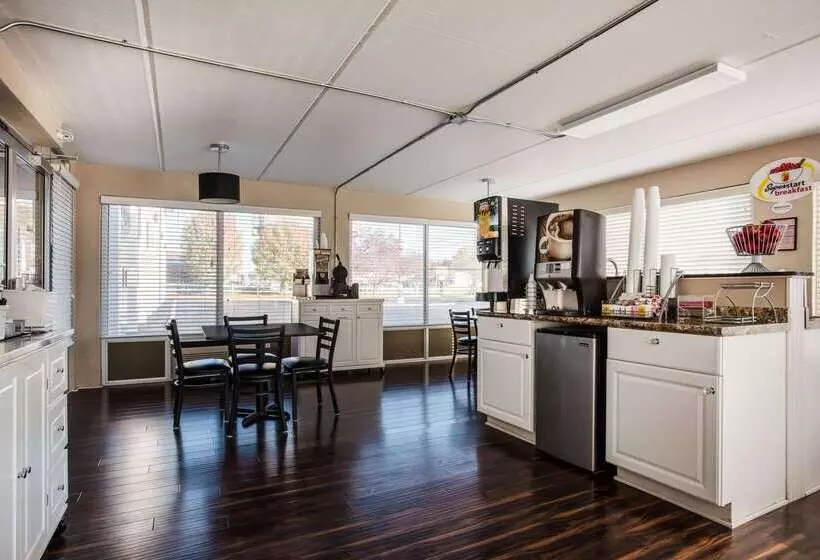 호텔 Super 8 By Wyndham Sevierville Riverside