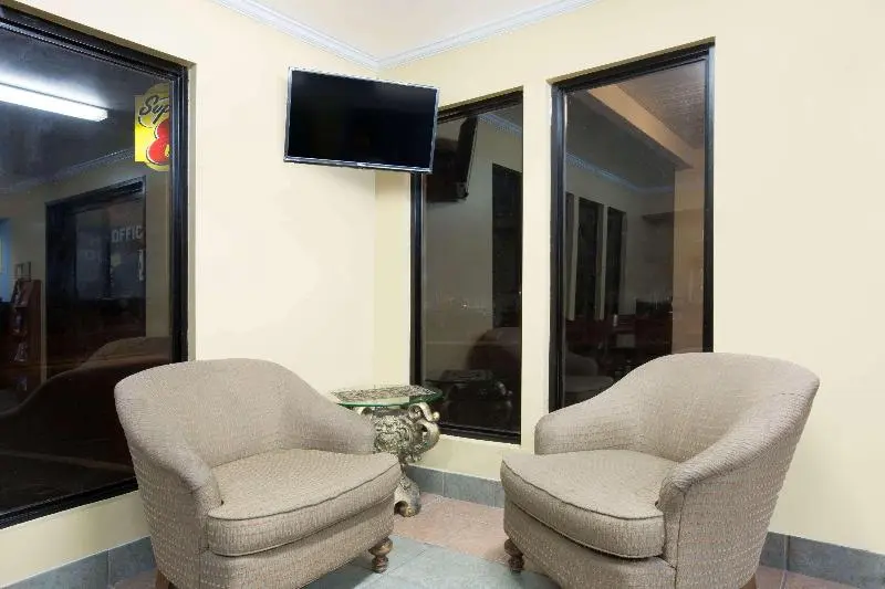 モーテル Budgetel Inn & Suites