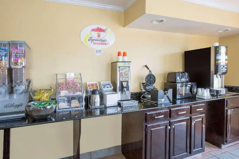 モーテル Budgetel Inn & Suites