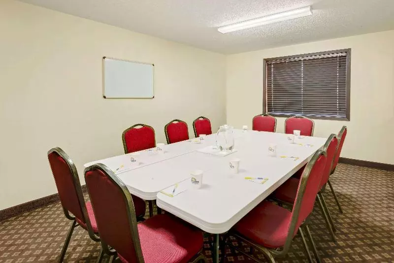 مُتل Days Inn By Wyndham Fort Dodge