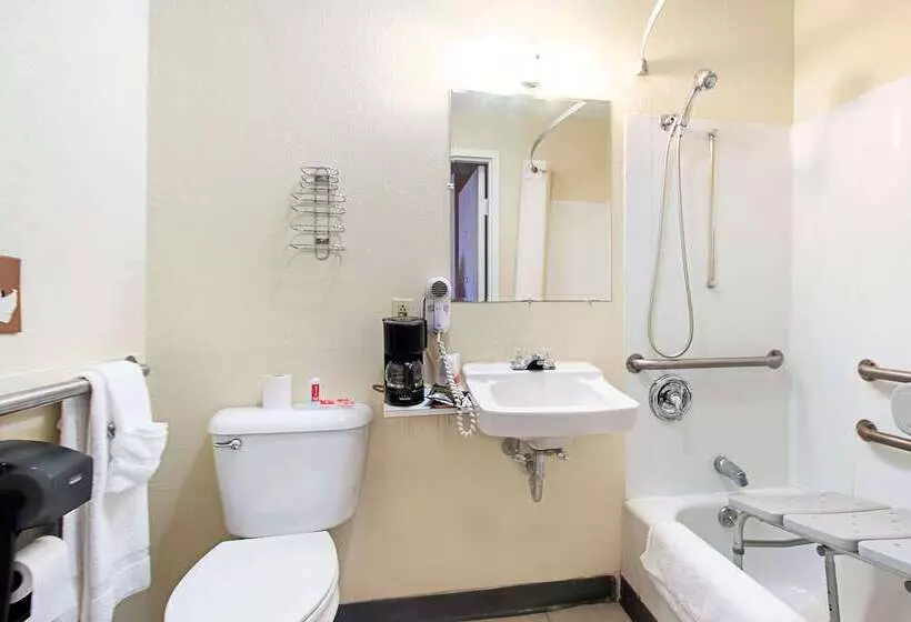 فندق على الطريق Econo Lodge