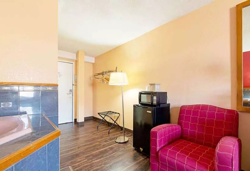 فندق على الطريق Econo Lodge