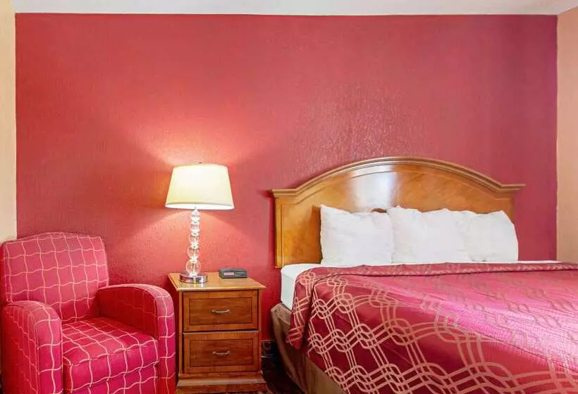 فندق على الطريق Econo Lodge