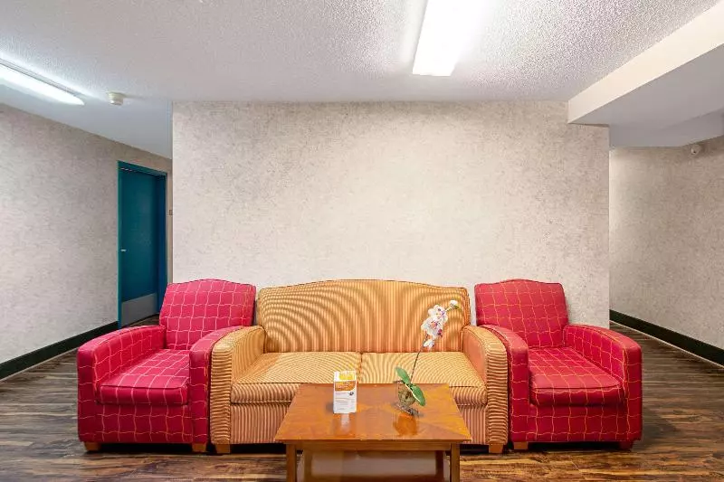 فندق على الطريق Econo Lodge