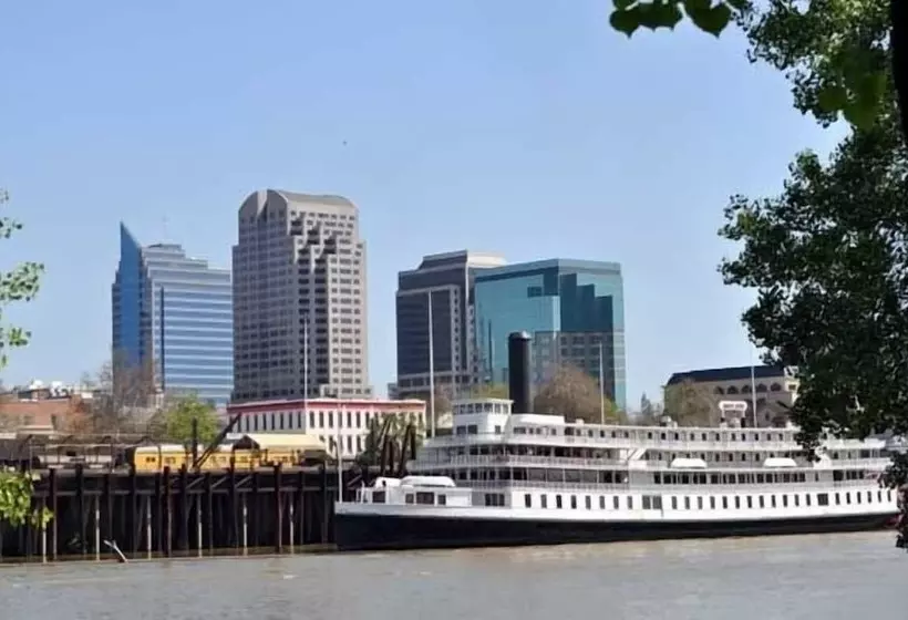 فندق على الطريق Executive Inn & Suites Sacramento