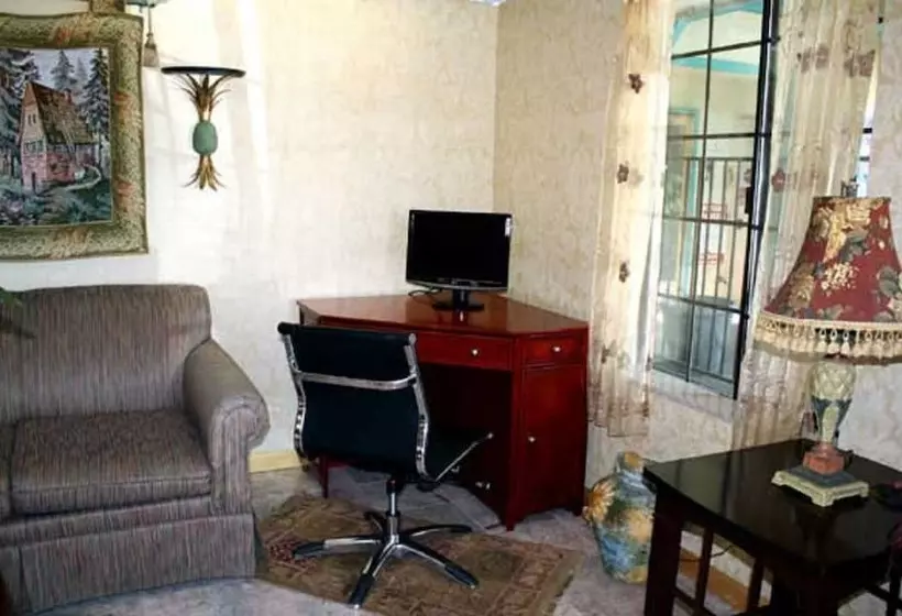 فندق على الطريق Executive Inn & Suites Sacramento