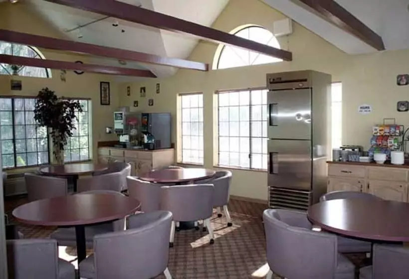 فندق على الطريق Executive Inn & Suites Sacramento