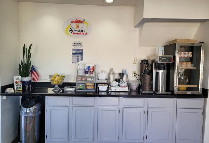 فندق على الطريق Super 8 By Wyndham Arkadelphia Caddo Valley Area