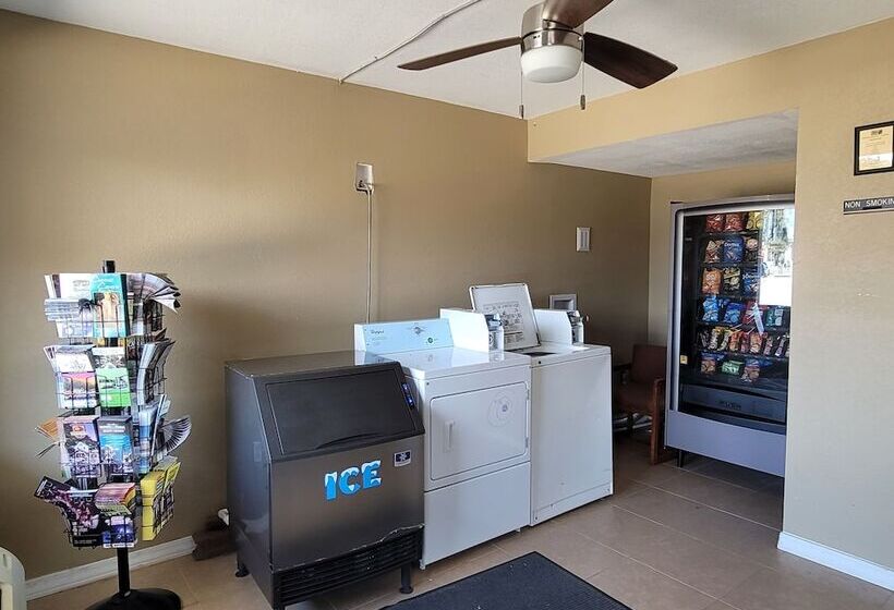 فندق على الطريق Super 8 By Wyndham Arkadelphia Caddo Valley Area