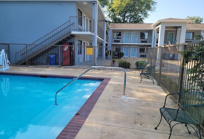 فندق على الطريق Super 8 By Wyndham Arkadelphia Caddo Valley Area