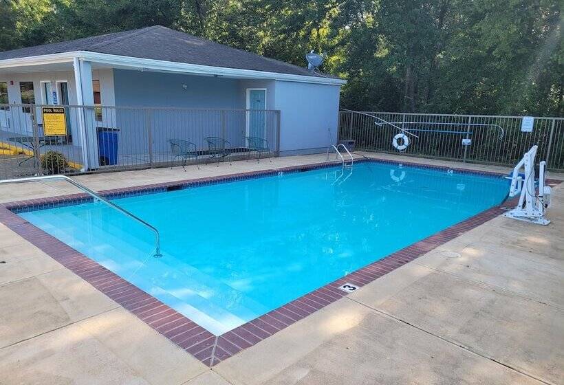 فندق على الطريق Super 8 By Wyndham Arkadelphia Caddo Valley Area