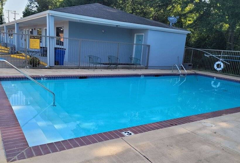 فندق على الطريق Super 8 By Wyndham Arkadelphia Caddo Valley Area