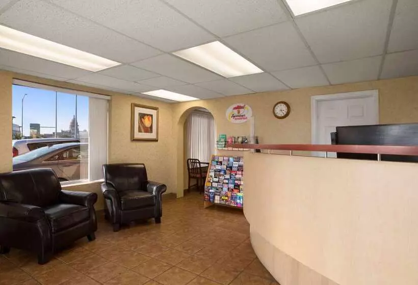 Мотель Super 8 By Wyndham Austin Downtown/capitol Area