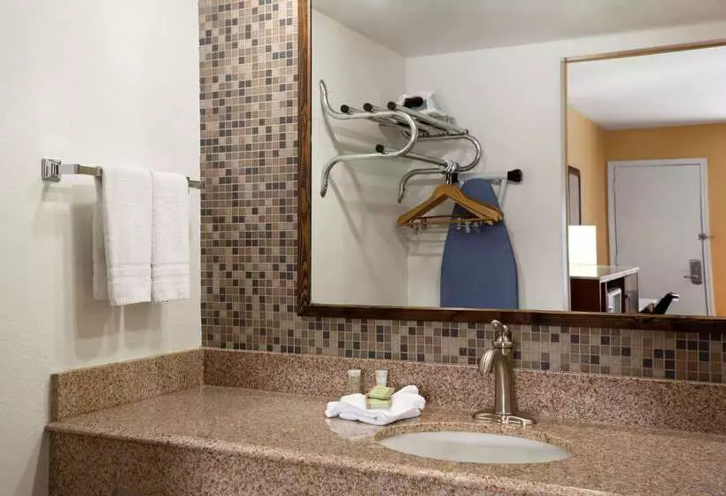 Мотель Super 8 By Wyndham Austin Downtown/capitol Area