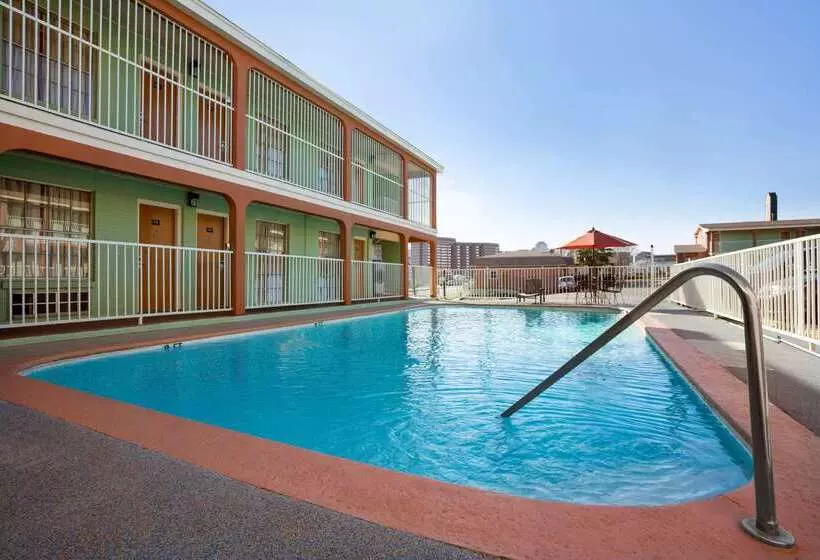 Мотель Super 8 By Wyndham Austin Downtown/capitol Area