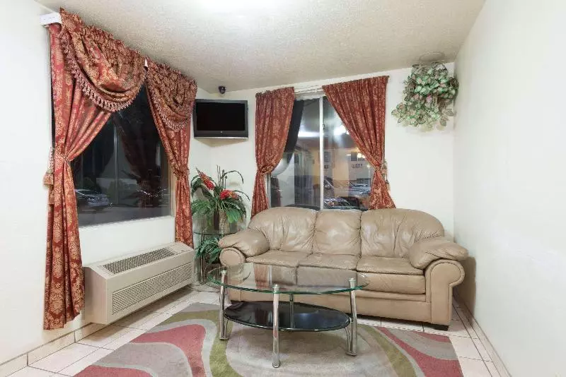 فندق على الطريق Super 8 By Wyndham Bernalillo