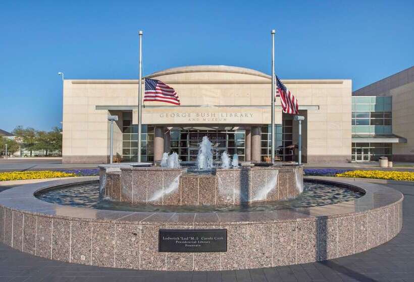 فندق على الطريق Super 8 By Wyndham College Station