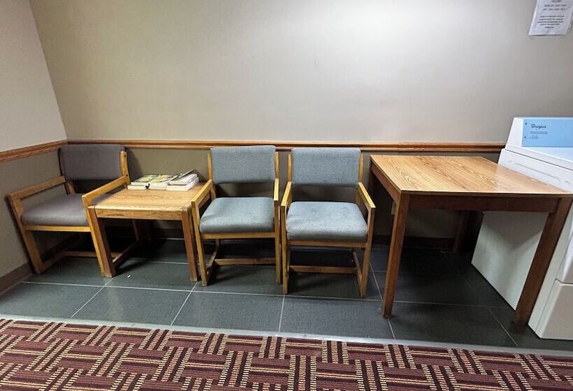 מוטל Super 8 By Wyndham Gilman