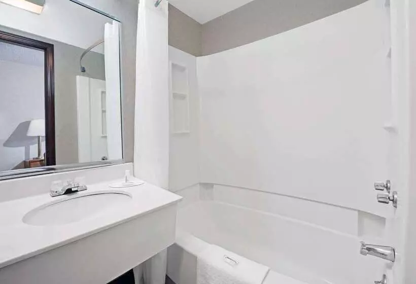 モーテル Super 8 By Wyndham Kenmore/buffalo/niagara Falls Area