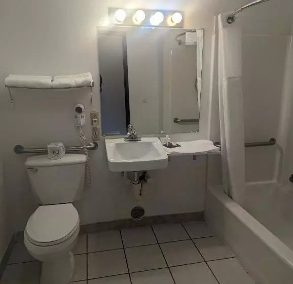 모텔 Super 8 By Wyndham Price