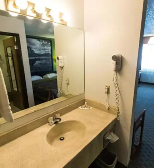 모텔 Super 8 By Wyndham Price