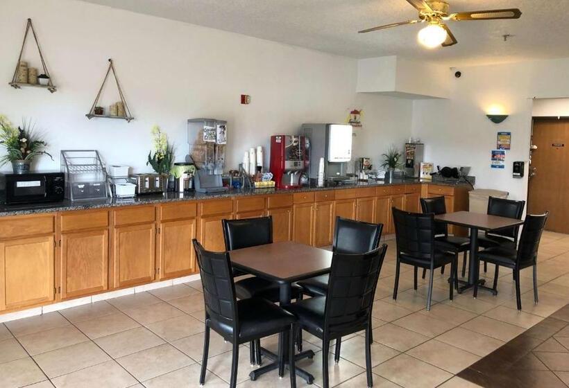 汽车旅馆 Super 8 By Wyndham Price