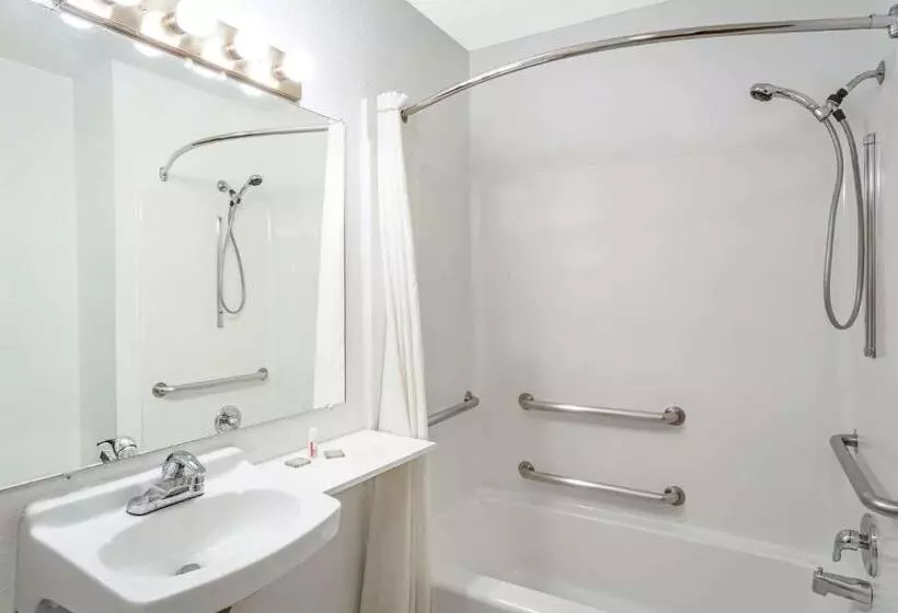 모텔 Super 8 By Wyndham Price