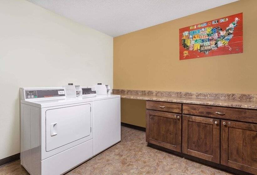 فندق على الطريق Travelodge By Wyndham Loveland/fort Collins Area