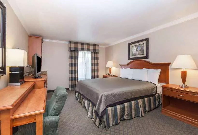 汽车旅馆  Travelodge By Wyndham Sylmar Ca