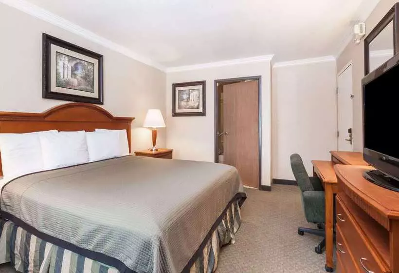 汽车旅馆  Travelodge By Wyndham Sylmar Ca