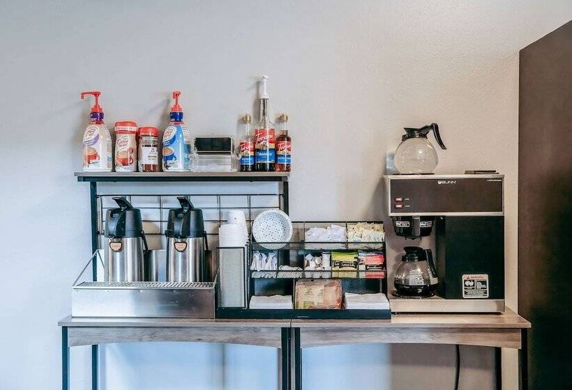 فندق على الطريق Travelodge By Wyndham Worland