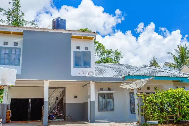 ホテル Oyo 2903 Putri Residence Syariah
