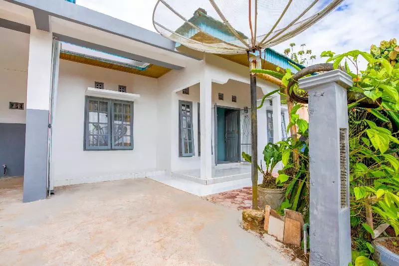 ホテル Oyo 2903 Putri Residence Syariah