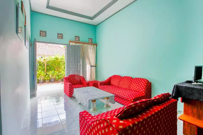 ホテル Oyo 2903 Putri Residence Syariah