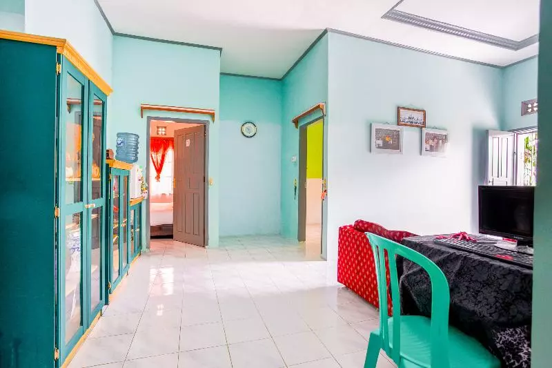 ホテル Oyo 2903 Putri Residence Syariah