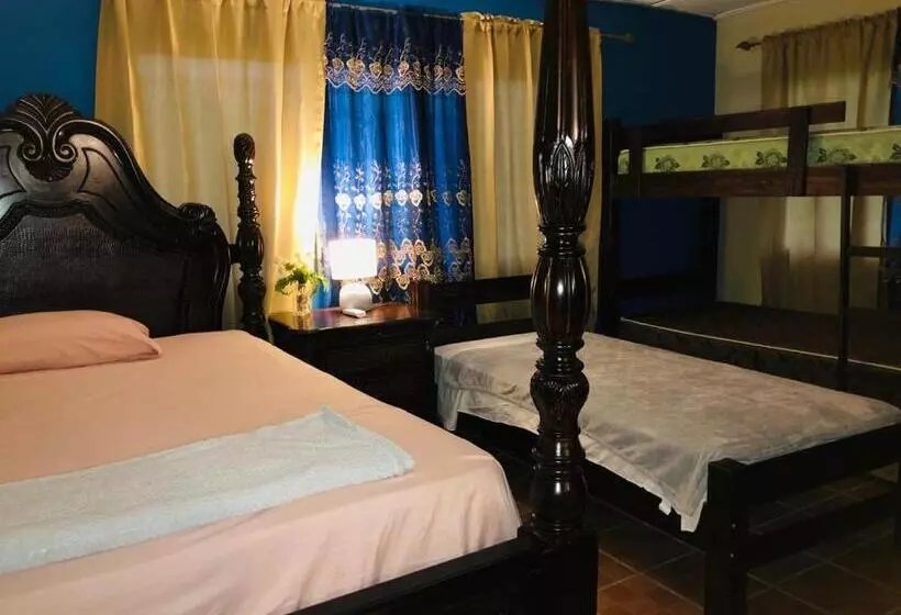 ペンション Bluerock Hostal