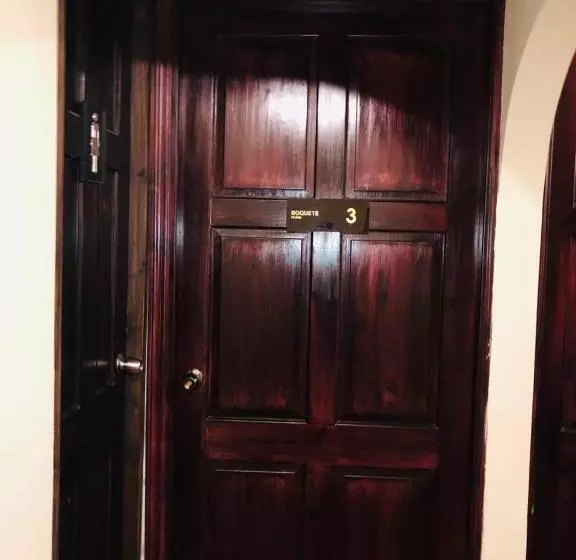 ペンション Bluerock Hostal