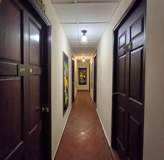 Pensione Bluerock Hostal