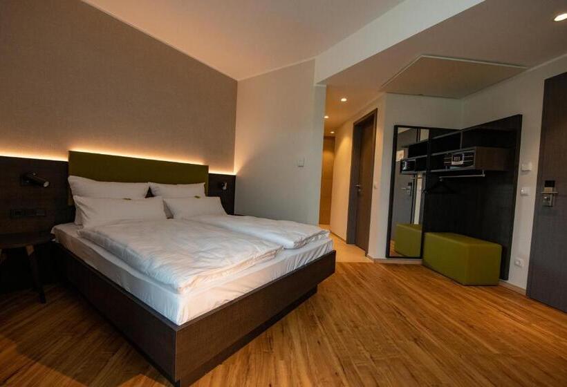 Einstein Hotel Am Römerpark