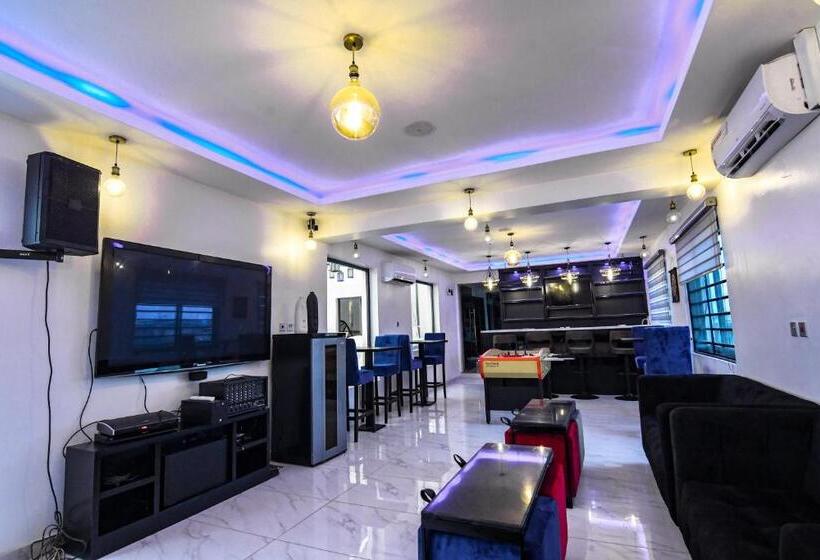 Lifestyle18 Hotel And Shortlet Apartments