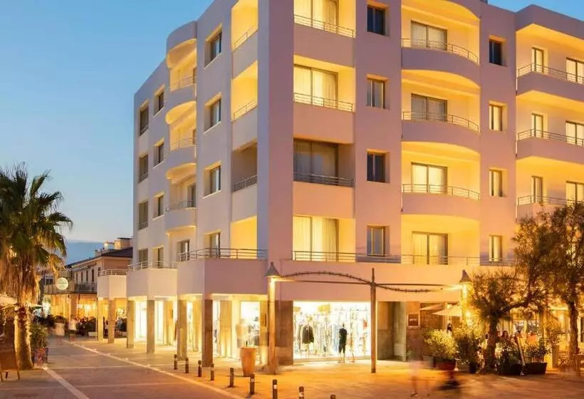 Palace Lido Hotel & Suites