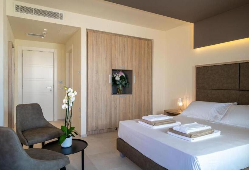 Palace Lido Hotel & Suites