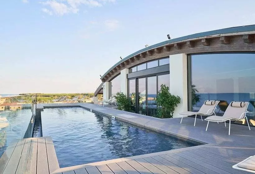 Palace Lido Hotel & Suites