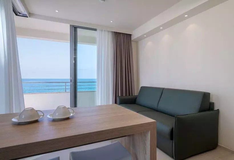 Palace Lido Hotel & Suites