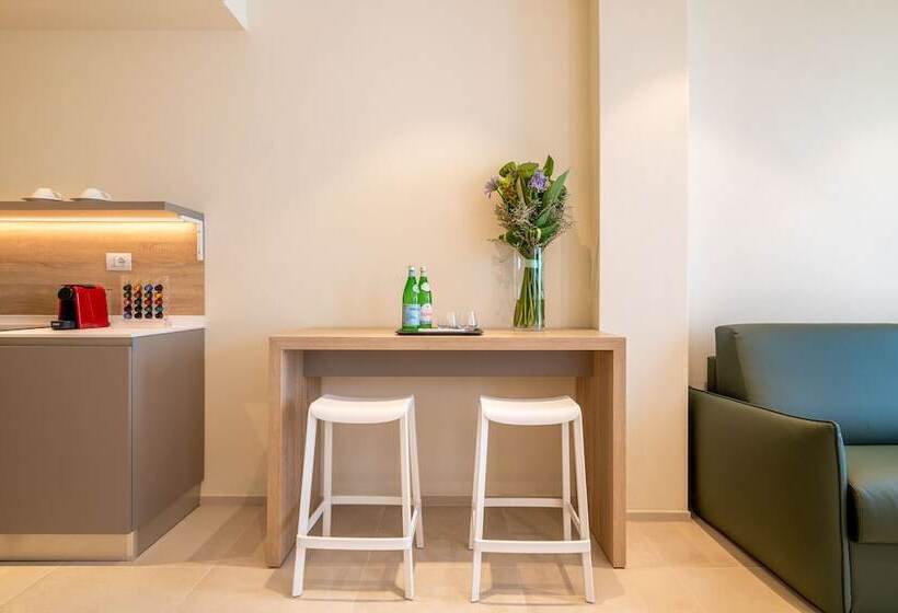 Palace Lido Hotel & Suites